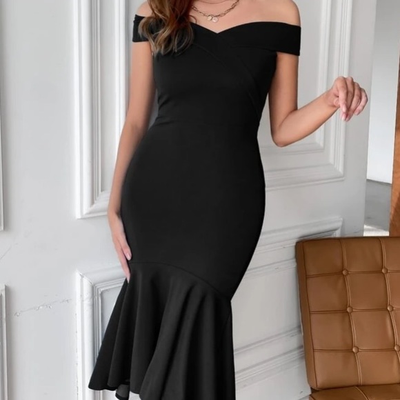 Black Off-Shoulder Midi Dress in M and L - Picture 2 of 3